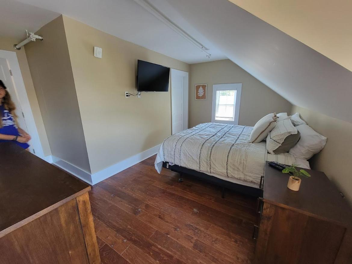 The Hidden Inn South Kortright エクステリア 写真